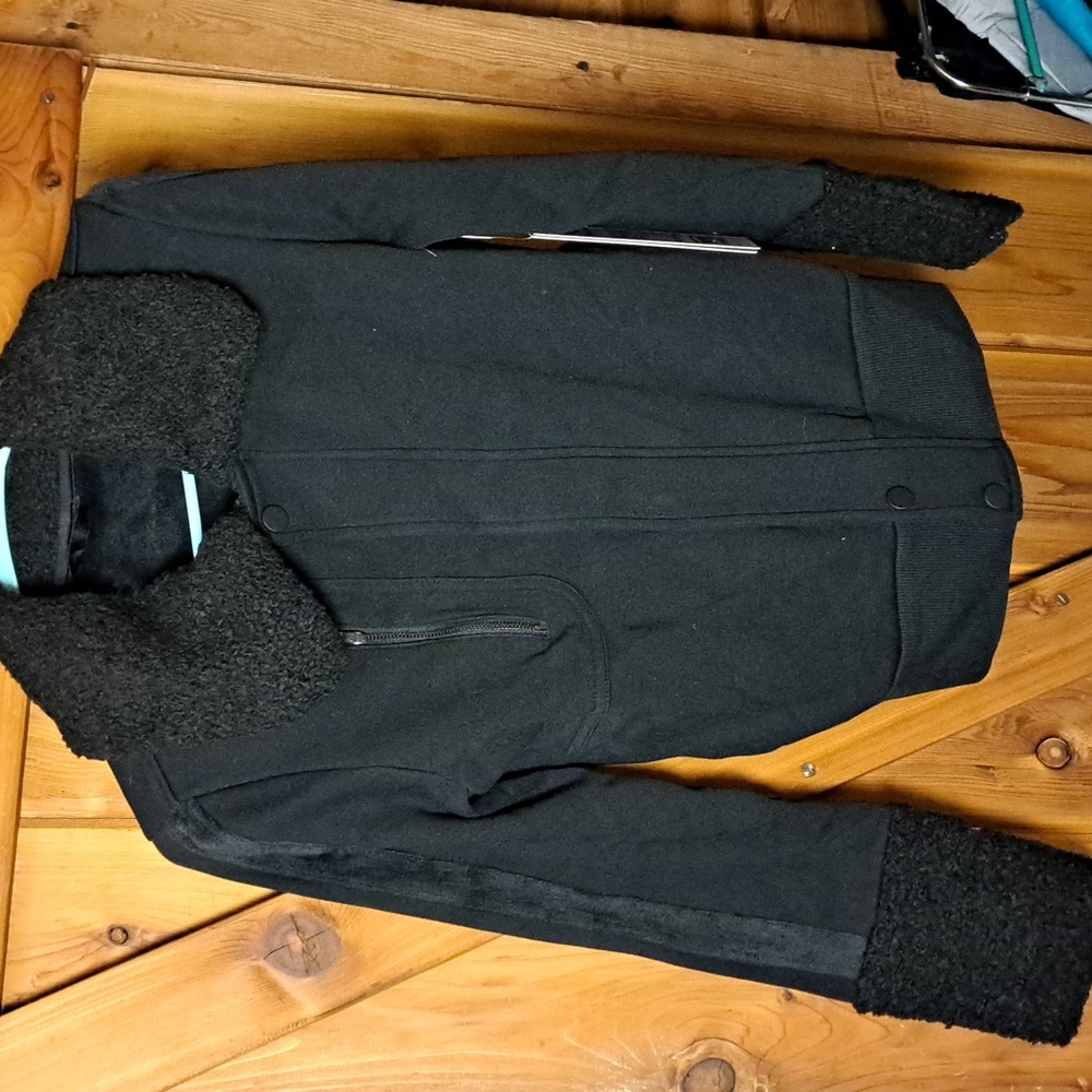 Shape XS Activewear Stealth Moto jacket xs ptp  19"